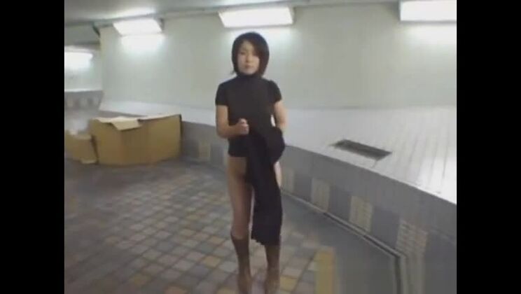 Sexy Japanese Girl Public