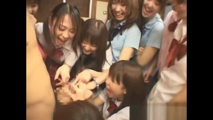 Japanese AV Model and other girls fucked