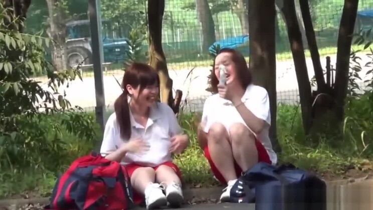 Japanese les licking vag